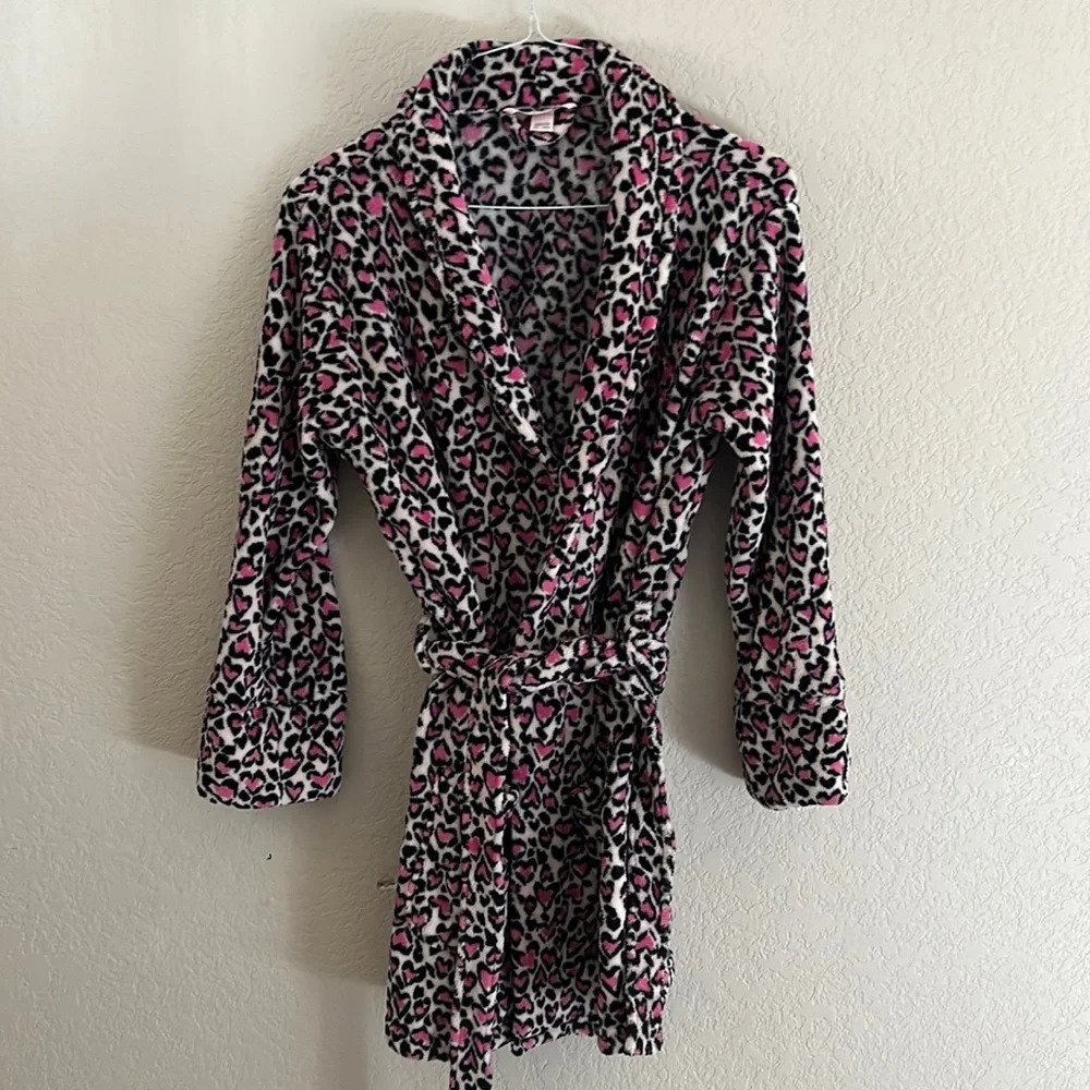 Victoria’s Secret leopard print fleece robe. Light weight. Knee length. Size M/L